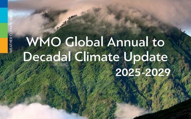 구름이 낀 산을 배경으로 'WMO Global Annual to Decadal Climate Update 2025-2029'라는 문구가 적혀 있는 이미지