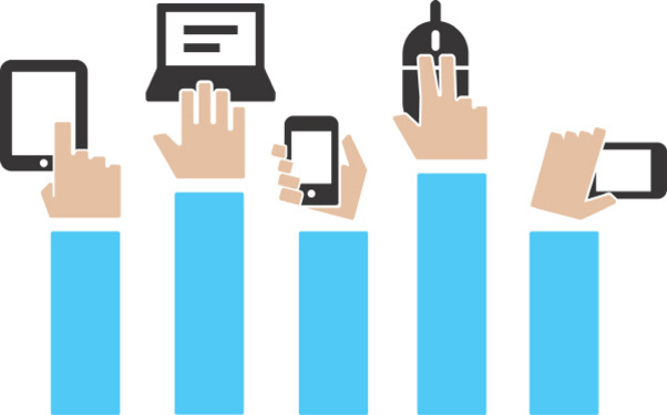 다섯 개의 손이 각각 태블릿, 노트북, 스마트폰, 마우스, 카메라를 들고 있는 그림